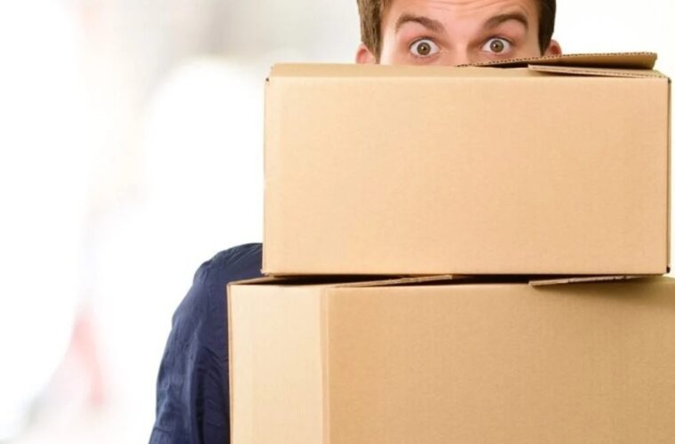 Працівник пошти у Романові вкрав телефон із посилки: чуднівська поліція завершила розслідування