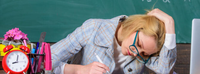 Зниження надбавок і затримка зарплат вчителям: у МОН відповіли на поширені питання