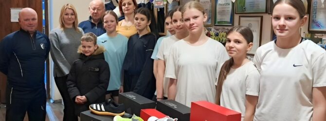 Нове тренувальне взуття та спортінвентар отримали в Чуднівській ДЮСШ