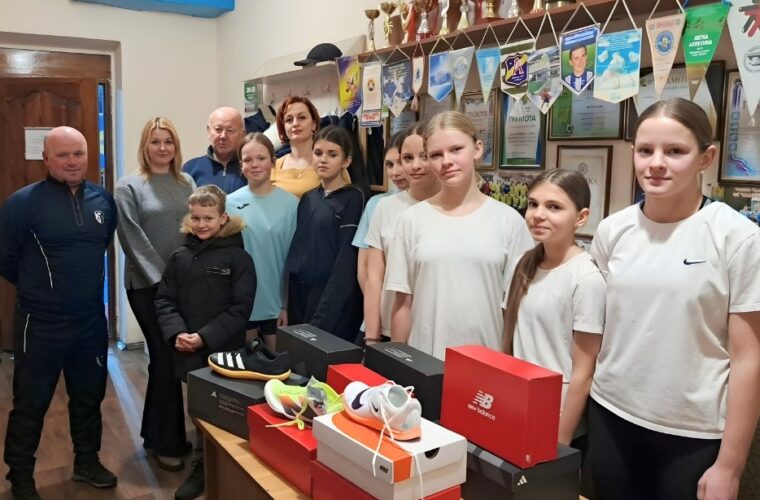 Нове тренувальне взуття та спортінвентар отримали в Чуднівській ДЮСШ