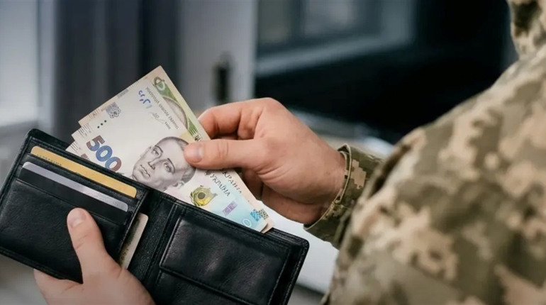 Кредитні канікули для захисників: хто має право не платити відсотки та штрафи